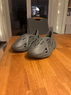 Yeezy foam runner Onyx Grey