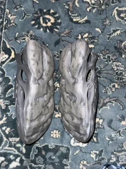 Yeezy foam runners grey