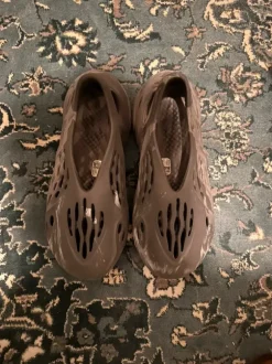 Yeezy foam runners grey