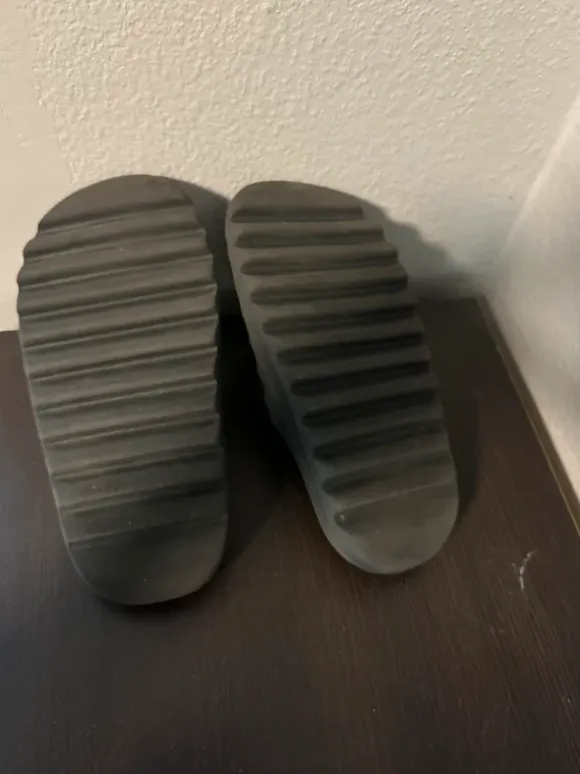 Yeezy slide Onyx Black