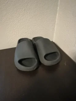 Yeezy slide Onyx Black
