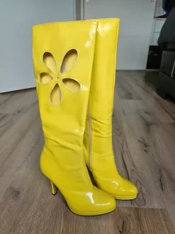 Yellow Leg Avenue Daisy Cut-out patent Go-Go boots - Size US9/ EU 39.5