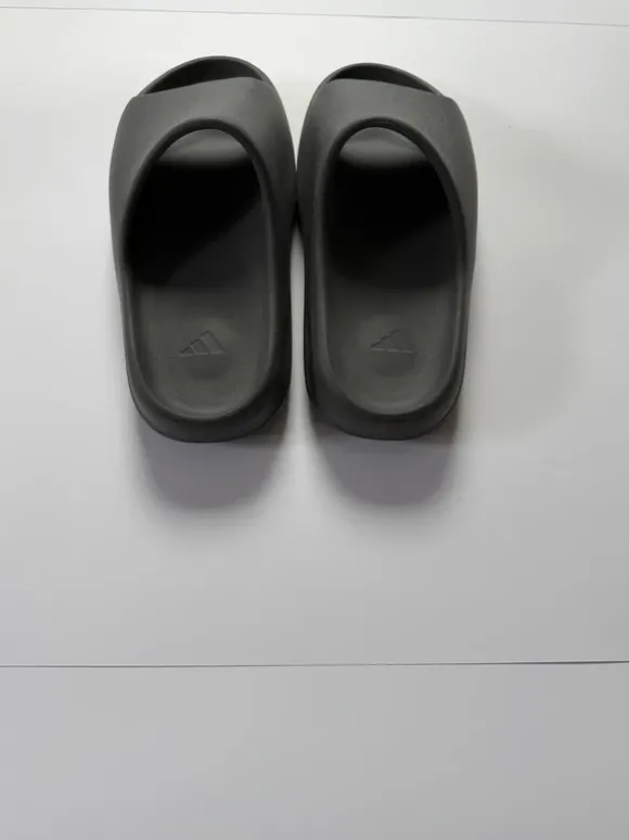 Yezzy Slides Schwarz 44