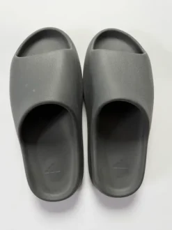 Yezzy Slides Schwarz 44