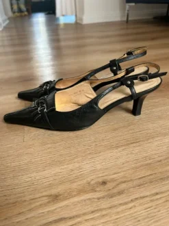 Y2K pumps kitten heel