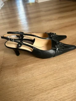 Y2K pumps kitten heel