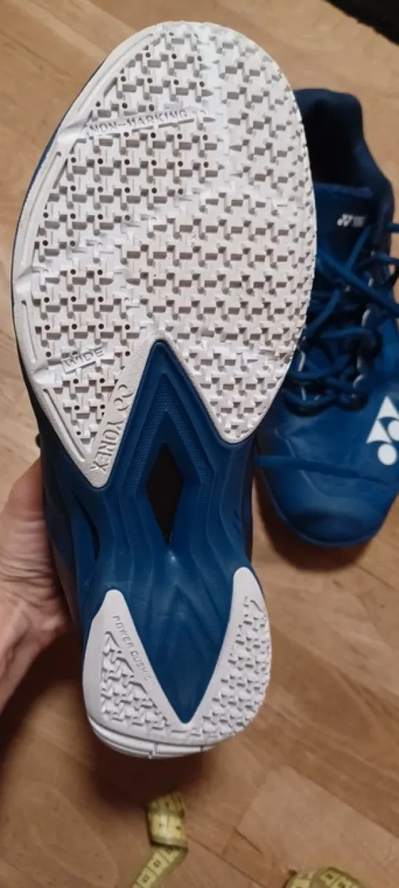 Yonex Aerus Badmintonschuhe