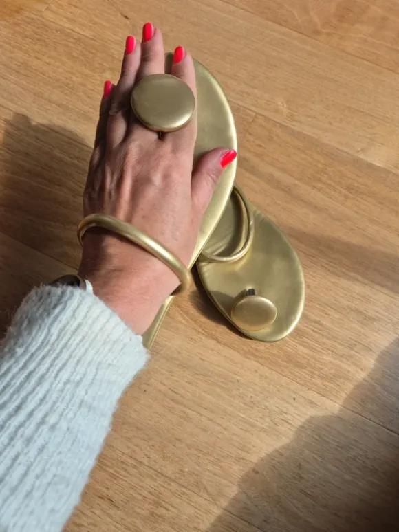 Zehentrenner Sandalen gold 39 Slipper