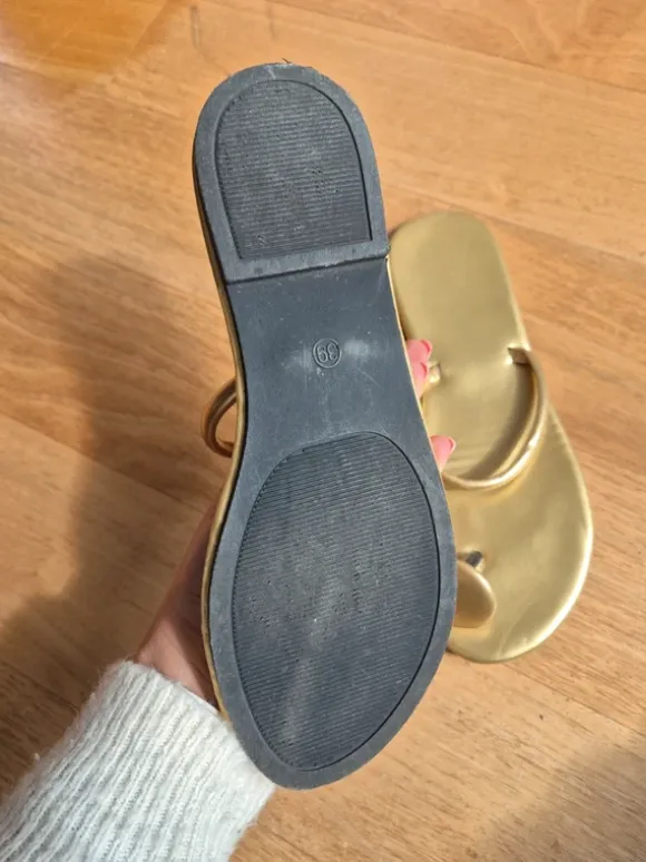 Zehentrenner Sandalen gold 39 Slipper