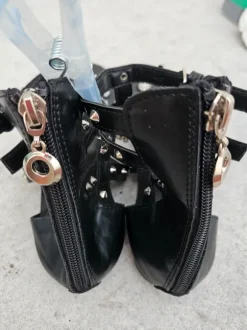 Zehentreter, Sandalen, schwarz, Goth, mit Kreuzen & Skulls
