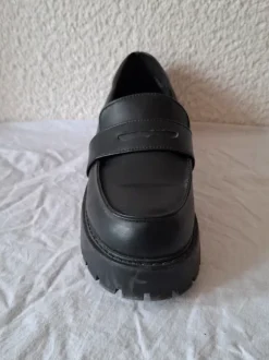 Zwarte chunky loafers met plateauzool van Monki