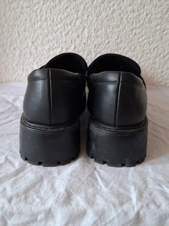 Zwarte chunky loafers met plateauzool van Monki