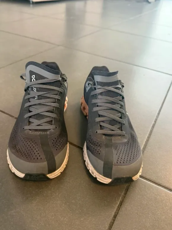 Zwarte On cloud schoenen