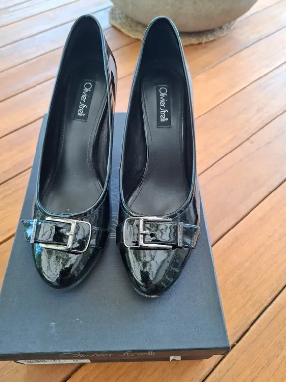 Zwarte pumps in lakleer