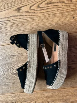 Zwarte Sandalen ,espradilles ,met goudkleurige steentjes