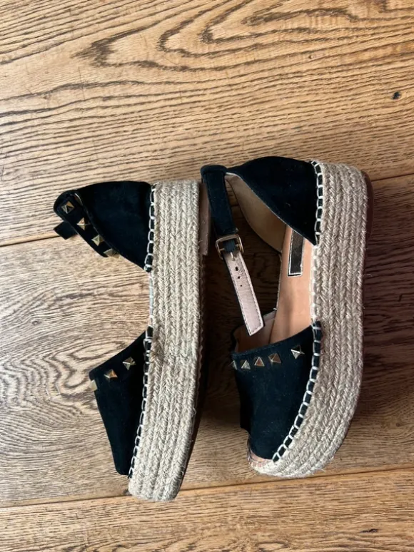 Zwarte Sandalen ,espradilles ,met goudkleurige steentjes