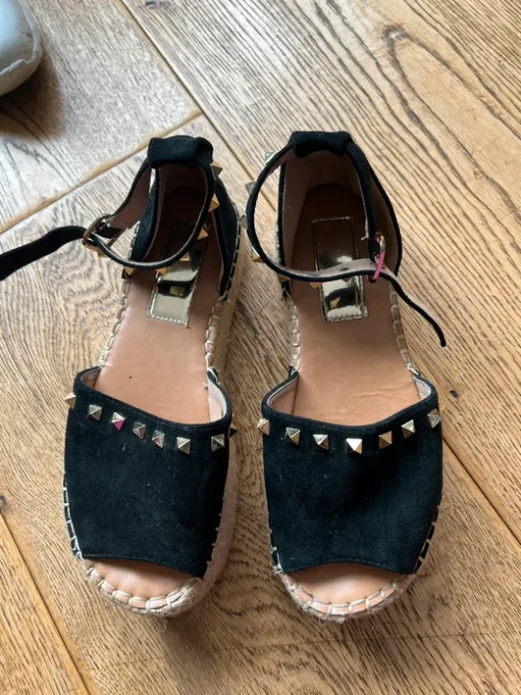 Zwarte Sandalen ,espradilles ,met goudkleurige steentjes