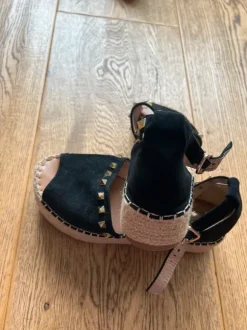 Zwarte Sandalen ,espradilles ,met goudkleurige steentjes