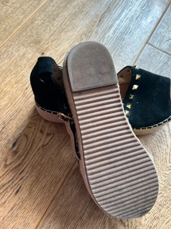 Zwarte Sandalen ,espradilles ,met goudkleurige steentjes