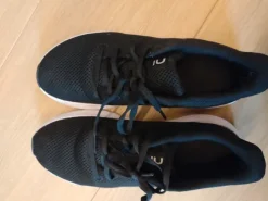 Zwarte sportschoenen maat 38.